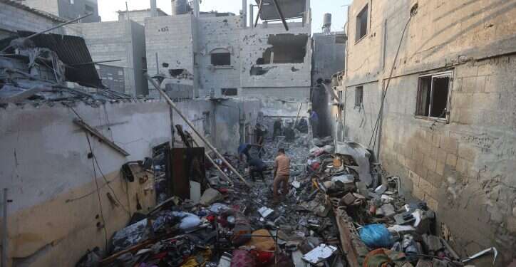 בשיחה עם קצין מודיעין נחשף: מחבלי חמאס יורים על פלסטינים שמבקשים לעזוב