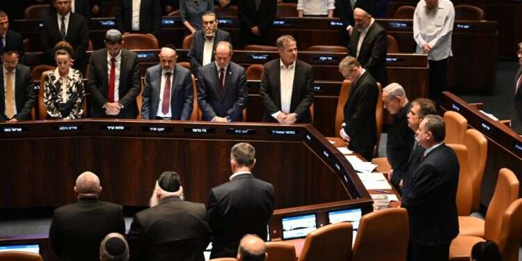 דקה דומיה בכנסת ישראל. צילום: חיים צח / לע ראש השב״כ בהתייחסות ראשונה לכשל בארגון: ״האחריות היא עלי״