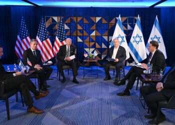 נאמנות כפולה: "יהודי ארה"ב צריכים להפסיק להרגיש אשמים ולהתחיל להתגאות בזהותם"