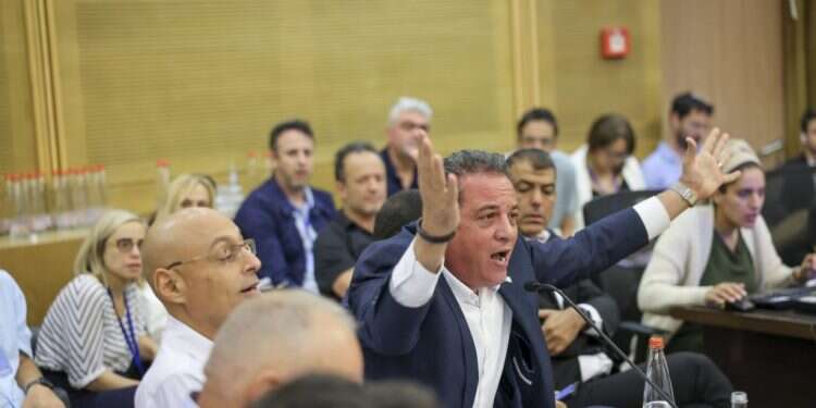 "תנו לנו תנאים, תנו לנו אמצעים": ראשי מועצות מהעוטף דורשים הזרמת תקציבים