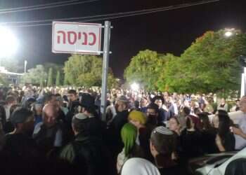 "לימדת אותי אמונה באדם מה היא": אלפים בהלוויתו של לוחם סיירת מטכ"ל, נוה לקס