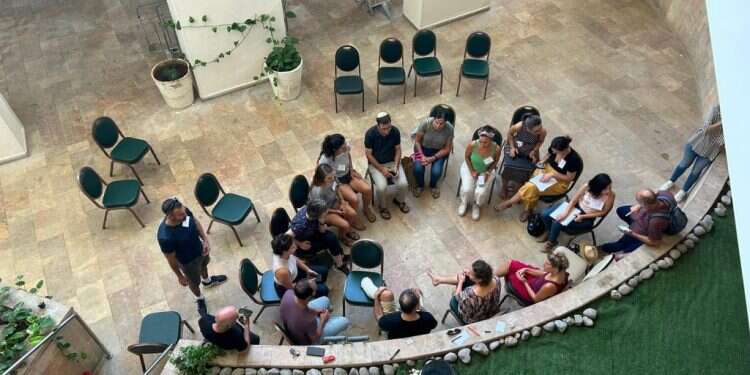 ניצולי בארי מתקשים לעכל: "הרגשנו שטובחים בנו ואנחנו מופקרים"