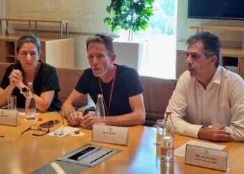 בני משפחת פרי תיארו בפני חברי קונגרס, כיצד נחטף אביהם בן ה-80