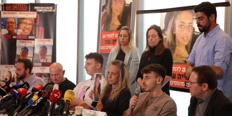 משפחת החטופה שחמאס פרסם תיעוד שלה: "סומכים על הממשלה שיעשו הכל להחזיר אותה"