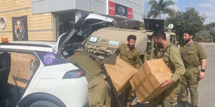 ממשקפיים לחייל ועד ציוד טקטי ב-15 טון: כך עובד מערך השינוע ההתנדבותי