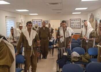 לראשונה מאז שמחת תורה: תפילה בבית הכנסת בבארי