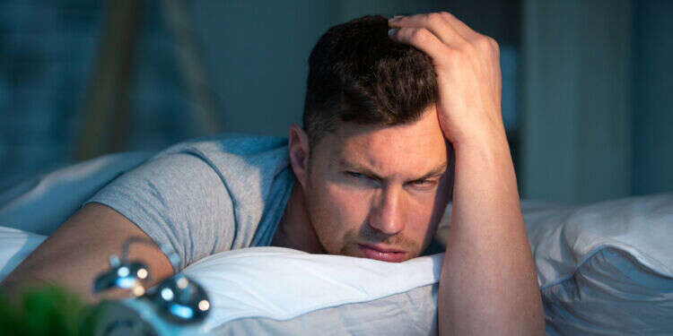 נדודי שינה. צילום: שאטרסטוק איך נטפל בנדודי שינה בעקבות חרדה ולחץ במצב מלחמה?