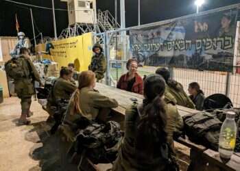 מהשומרון לעוטף: נסעתי כדי לתמוך בחיילות-תלמידות שלי, וראיתי אור