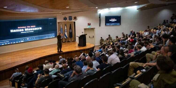 כתבים זרים במפגש עם צה כל האמת בפנים: הקרב על ההסברה העולמית בצה"ל עולה שלב