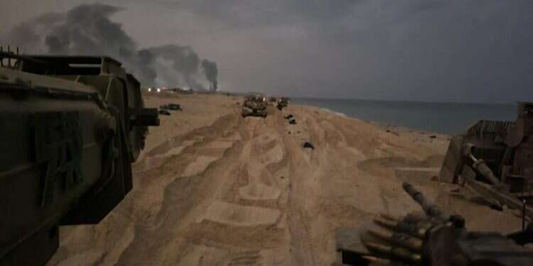 התקיפות ברצועה מתגברות, אך במקביל גם הסיוע ההומניטרי