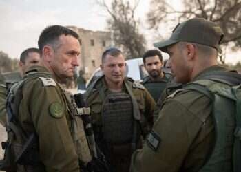 הערכת מצב שקיים הרמטכ״ל, רב-אלוף הרצי הלוי עם המפקדים והכוחות הלוחמים בדרום. צילום - דובר צה