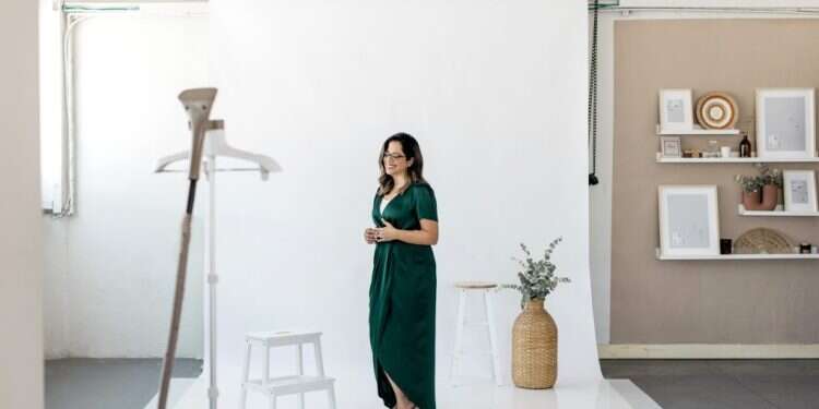 שילת מזרחי. צילום: אבישג שאר–ישוב "אחוות הרווקות הנשית נגעה בכולנו עמוק": שילת מזרחי נותנת מקום לקושי