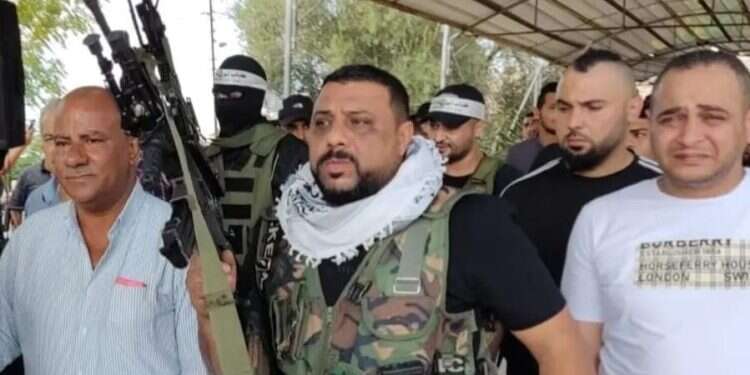 השר למאבק בהתנחלויות בהלווית מחבל: "שהידים נשגבים יותר מכולנו"