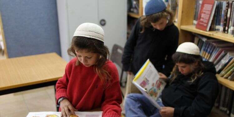 ילדים דתיים בתלמוד תורה בבת עין. צילום: נתי שוחט/פלאש90. ספר לי קצת על רגעי הפחד