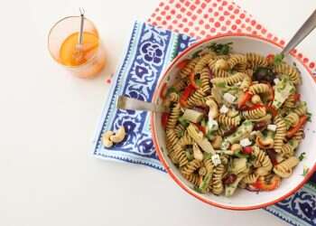 סלט פסטה צבעוני: ארוחה שלמה בקערה אחת