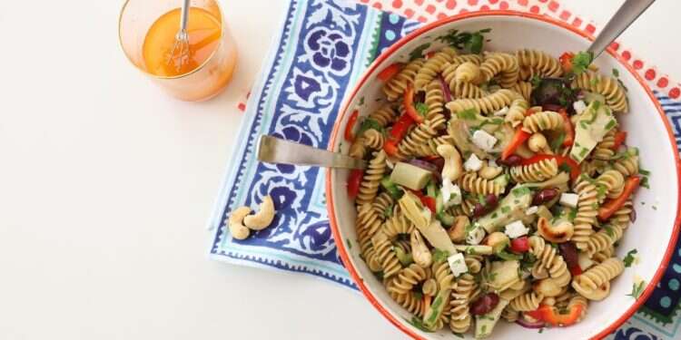 צילום: אפרת ליכטנשטט סלט פסטה צבעוני: ארוחה שלמה בקערה אחת