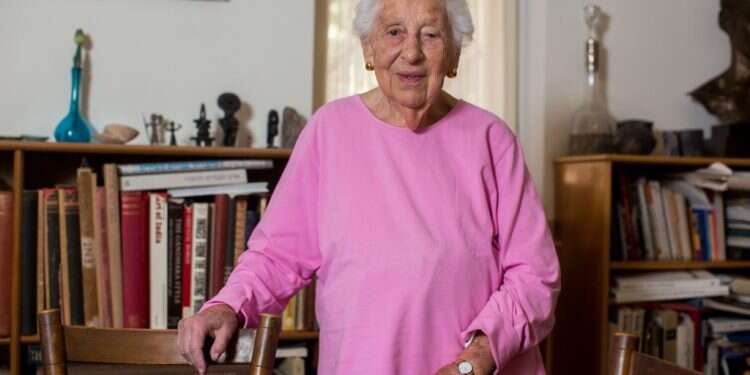 אליס שלוי ז אליס שלוי השפיעה על דורות של נשים דתיות: "המעשה הפמיניסטי הוא הלב"