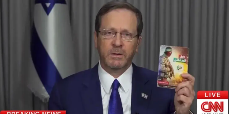 הנשיא הרצוג בריאיון לרשת CNN. צילום מסך משידורי הרשת הרצוג ב-CNN: "עומדים בפני אויב אכזר ובלתי אנושי, אותו עלינו לעקור ללא רחמים"