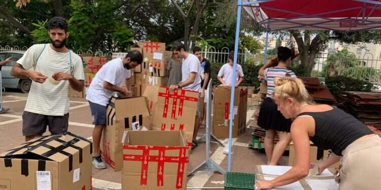 עשרות מתנדבים בחמ"ל של שהם הצליחו להתרים "ציוד בשווי מיליון וחצי שקלים"