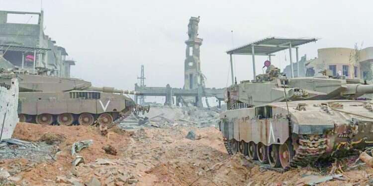 המעצמות, ישראל וגם איראן לא מעוניינות במלחמת עולם שלישית. טנקים ישראליים בעזה. צילום: דו אליהו יוסיאן: העולה מאיראן שמספר את האמת שלא רצינו לשמוע