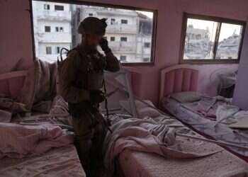 בלב שכונת מגורים: בחדר אחד מייצרים טילים, בחדר השני ישנים ילדים