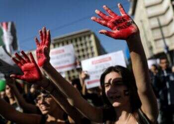 הפגנה פרו-פלסטינית, אילוסטרציה. צילום: EPA דיווח: יהודי תומך ישראל נרצח בהפגנה פרו-פלסטינית בלוס אנג'לס