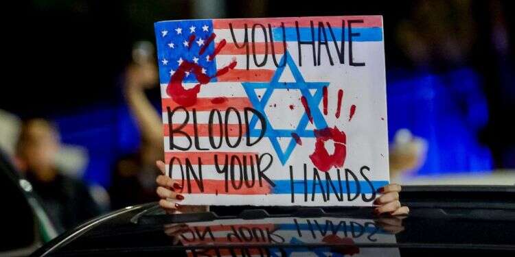 תומכי חמאס מפגינים נגד ישראל והאמריקנים בארה בלי הרש"פ, נגד איראן: המסרים שישראל מוכרחה להעביר לביידן