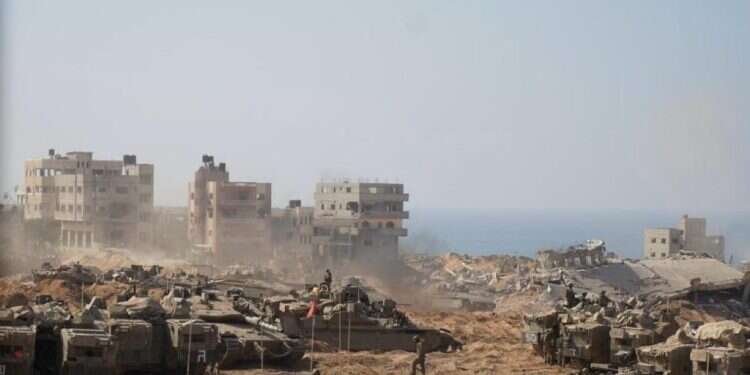 כוחות אוגדה 36 על חוף הים בעזה. צילום: דו 1600 מטרות: כוחות אוגדה 36 התייצבו על חוף הים ברצועת עזה