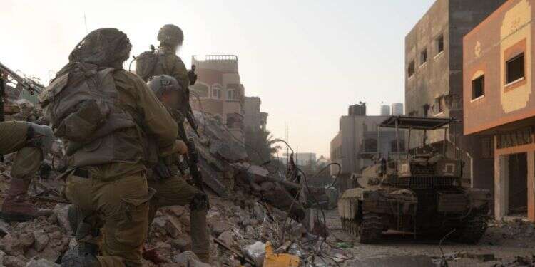 ביבשה באוויר ובים: צה״ל השתלט על מוצבי חמאס. 450 מטרות הותקפו