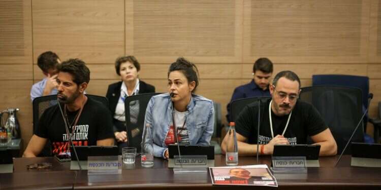 משפחות החטופים בכנסת: "אין פה שמאל או ימין – אנחנו זקוקים לכם"