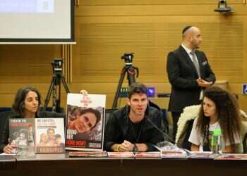 משפחות החטופים בדיון בכנסת. צילום: נועם מושקוביץ, דוברות הכנסת לטובת החטופים: אסור לתת למשפחות להכתיב את המדיניות