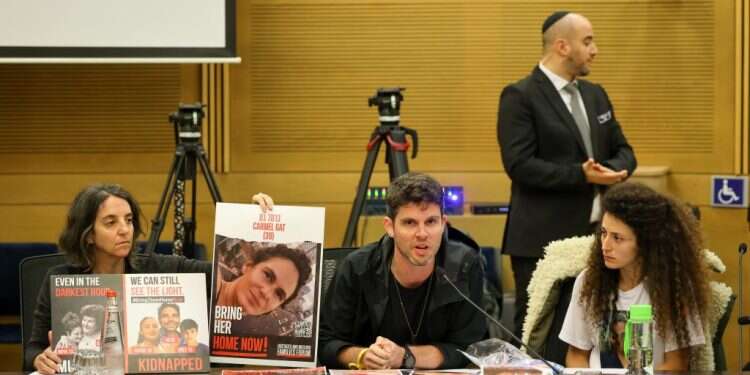 לטובת החטופים: אסור לתת למשפחות להכתיב את המדיניות