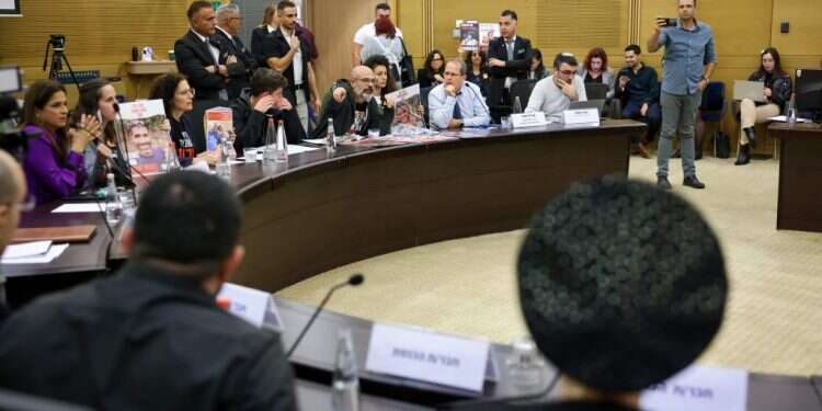 דיון בכנסת על חוק מוות למחבלים. צילום: נועם מושקוביץ, דוברות הכנסת "אין לכם בושה? תעצרו": צפו בדיון על חוק מוות למחבלים שהפך לקרקס