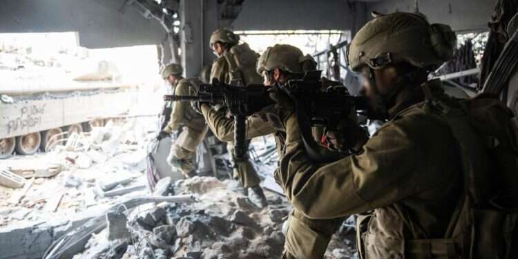 כוחות צה צה״ל מהדק את הכתר על בתי החולים בעזה; מחבלים חוסלו בטול כרם