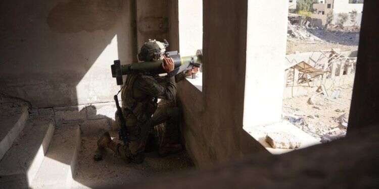 צה״ל פשט על בתיהם של בכירי חמאס בלב שכונת היוקרה רימל