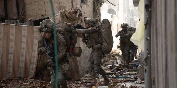 לוחמי אגוז במחנה שאטי בצפון רצועת עזה. צילום: דובר צה צה"ל חושף: תיעוד ממצלמות הגוף של לוחמי יחידת אגוז בפשיטה במחנה שאטי