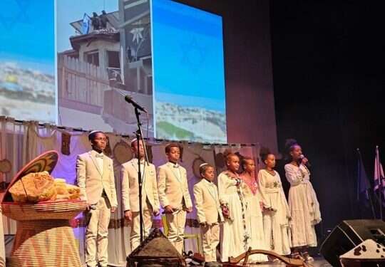 במקום הטקס המרכזי שבוטל: מאות עולים מאתיופיה שפונו חגגו את חג הסיגד בכרמל