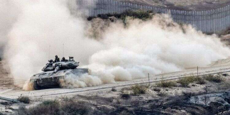 טנק של צה לפחות 13 הרוגים בקרבות ברצועה; הפעולה הקרקעית בעזה מסלימה