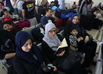 דיווח: ישראל מגייסת תמיכה בינלאומית להעברת מאות אלפי עזתים לסיני