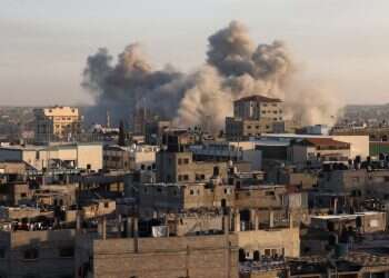 חיל האוויר מפציץ בצפון רצועת עזה, היום. צילום: AFP