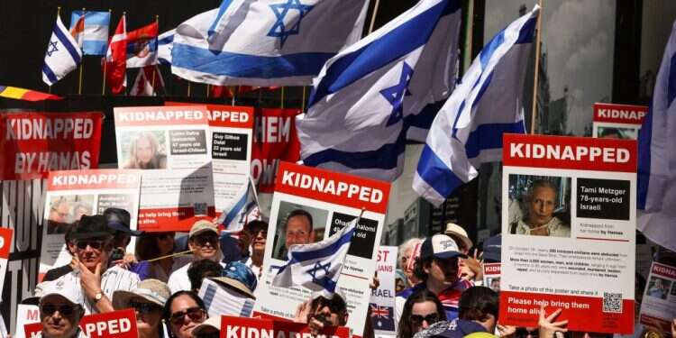 מפגן תמיכה בישראל באוסטרליה. צילום: AFP אסור לנו לחזור לפילוג ושנאה ביום שאחרי המלחמה