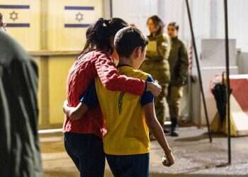 נשים וילדים עד גיל 19 בלבד: חמאס ישחרר 20 חטופים נוספים