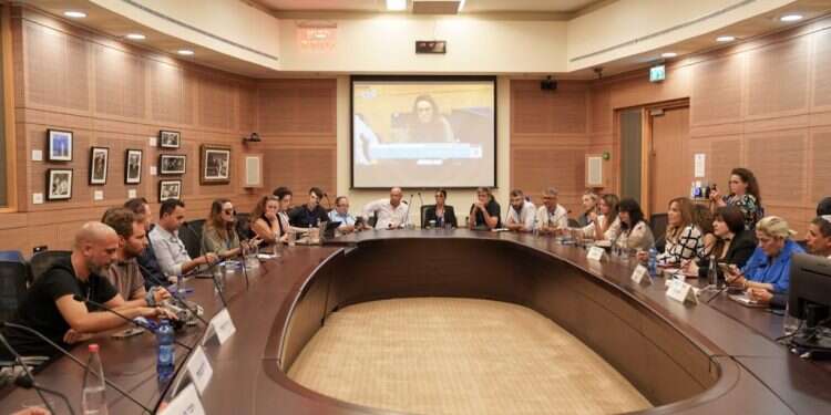 ח"כים בקריאה למל"ג: הפעילו סנקציות כלפי מוסדות שיקדימו את פתיחת השנה