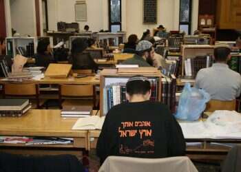 הרב שמואל אליהו נגד מנהיגי המחאה: "מחכים לשמוע סליחה"