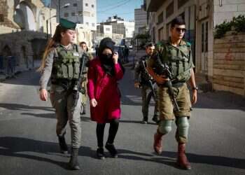 אבסורד: התנגדות לשחרור המחבלות הישראליות כי הוא "יהפוך אותן למזוהות עם חמאס"