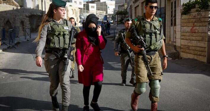 אבסורד: התנגדות לשחרור המחבלות הישראליות כי הוא "יהפוך אותן למזוהות עם חמאס"