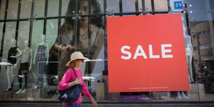 הנחות בחנויות. צילום: מרים אלסטר/פלאש 90 שופינג IL: חגיגת הקניות של נובמבר יוצאת לדרך