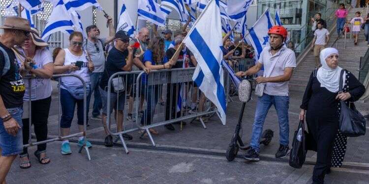 העיר לוד. צילום: יוסי אלוני/פלאש90 כדי לכונן את השותפות: ערביי ישראל חייבים לבחור צד