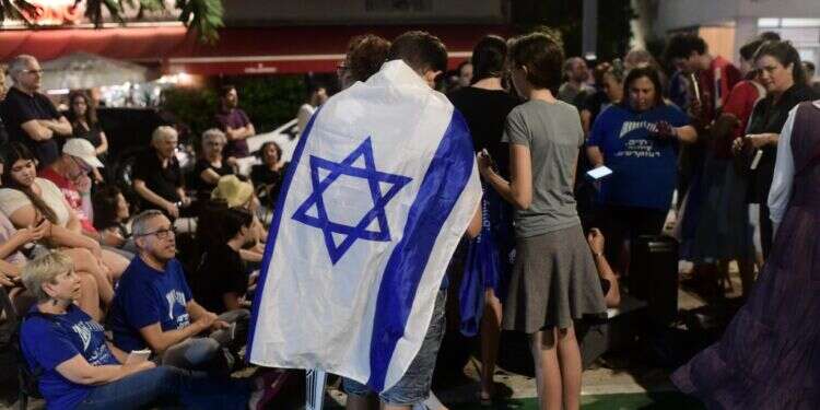 דגל ישראל בבית ספר הוא אקט פוגעני? המנהל מסביר את הסערה