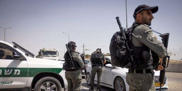 שוטרי מג מג"ב פועלים למנוע הסלמה בפנים הארץ: "מי שמנסה לפגוע בנו, נמצה עמו את הדין"